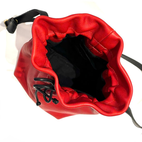 'Mariel Bucket' Roja