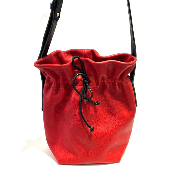 'Mariel Bucket' Roja