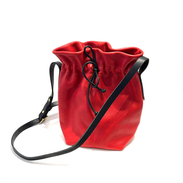 'Mariel Bucket' Roja